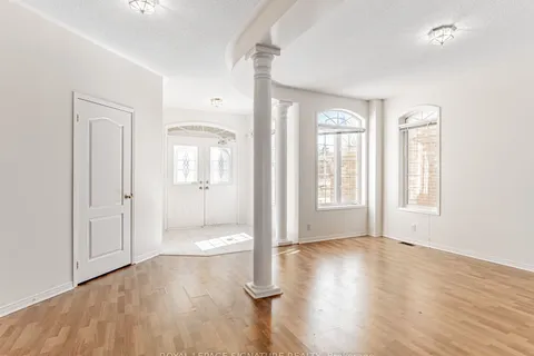 33 Bilberry Crescent, Richmond Hill, ON L4S 2M4
