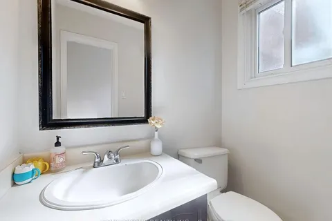 995 Krista Court, Newmarket, ON L3Y 7E9