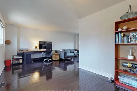 995 Krista Court, Newmarket, ON L3Y 7E9