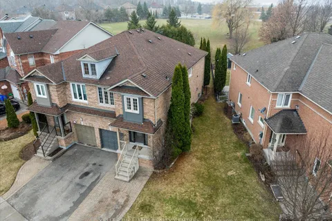 126 Primeau Drive, Aurora, ON L4G 6Z4