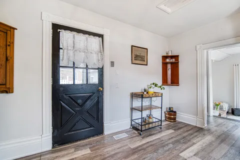 19180 Centre Street, East Gwillimbury, ON L0G 1M0