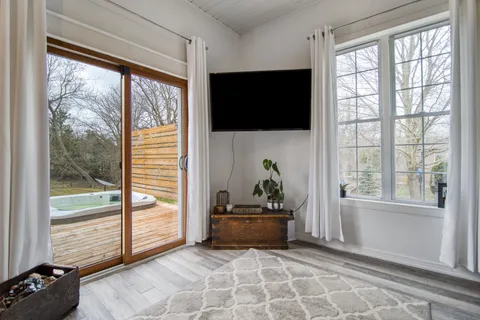 19180 Centre Street, East Gwillimbury, ON L0G 1M0