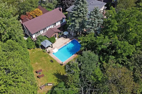12 Brooklet Court, Markham, ON L3T 2M9