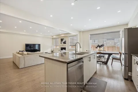 83 Kingknoll Crescent, Georgina, ON L4P 0H8