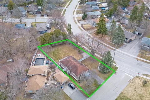 1 Ottawa Court, Aurora, ON L4G 2Y6