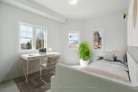 2 Ravenscraig Place, Innisfil, ON L0L 1L0