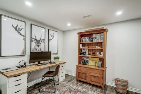 23 Petch Crescent, Aurora, ON L4G 5P4