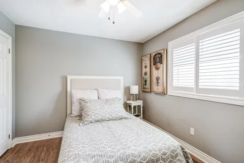 23 Petch Crescent, Aurora, ON L4G 5P4
