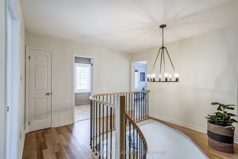 23 Petch Crescent, Aurora, ON L4G 5P4