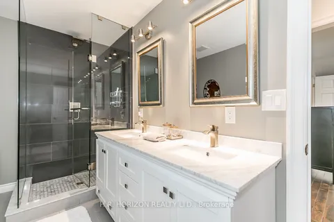 19 Mulock Drive, Bradford West Gwillimbury, ON L0G 1B0