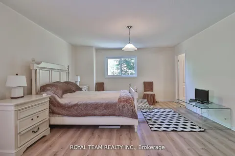 9 Springer Drive, Richmond Hill, ON L4C 0E9