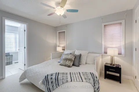 29 Kidd Street, Bradford West Gwillimbury, ON L3Z 0V5