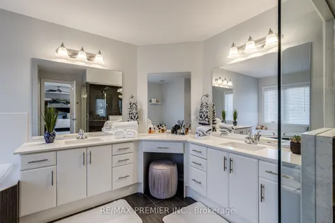 29 Kidd Street, Bradford West Gwillimbury, ON L3Z 0V5