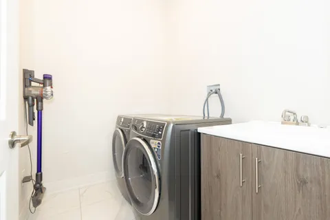 14 Longworth Avenue, Richmond Hill, ON L4E 1J1