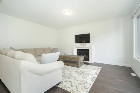 14 Longworth Avenue, Richmond Hill, ON L4E 1J1