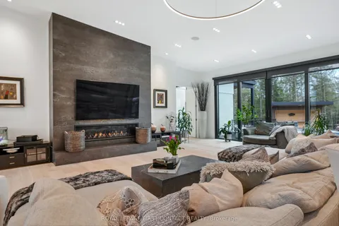 2761 Lockhart Road, Innisfil, ON L9S 3G2