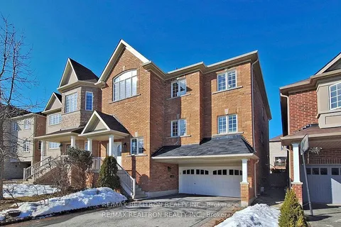 215 Woodspring Avenue, Newmarket, ON L3X 3J4