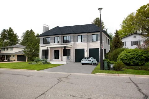 10 Hawthorne Lane, Aurora, ON L4G 3K7