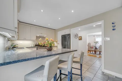 20 Hollis Crescent, East Gwillimbury, ON L9N 1E7