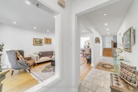 20 Hollis Crescent, East Gwillimbury, ON L9N 1E7