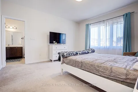 242 Paradelle Drive, Richmond Hill, ON L4E 1B8