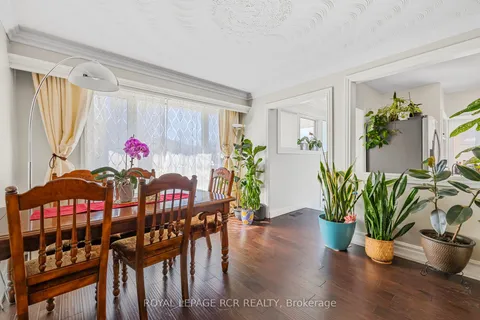 187 Septonne Avenue, Newmarket, ON L3Y 2W5
