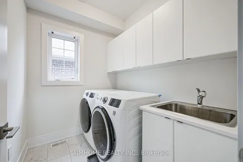 27 William Logan Drive, Richmond Hill, ON L4E 1K3