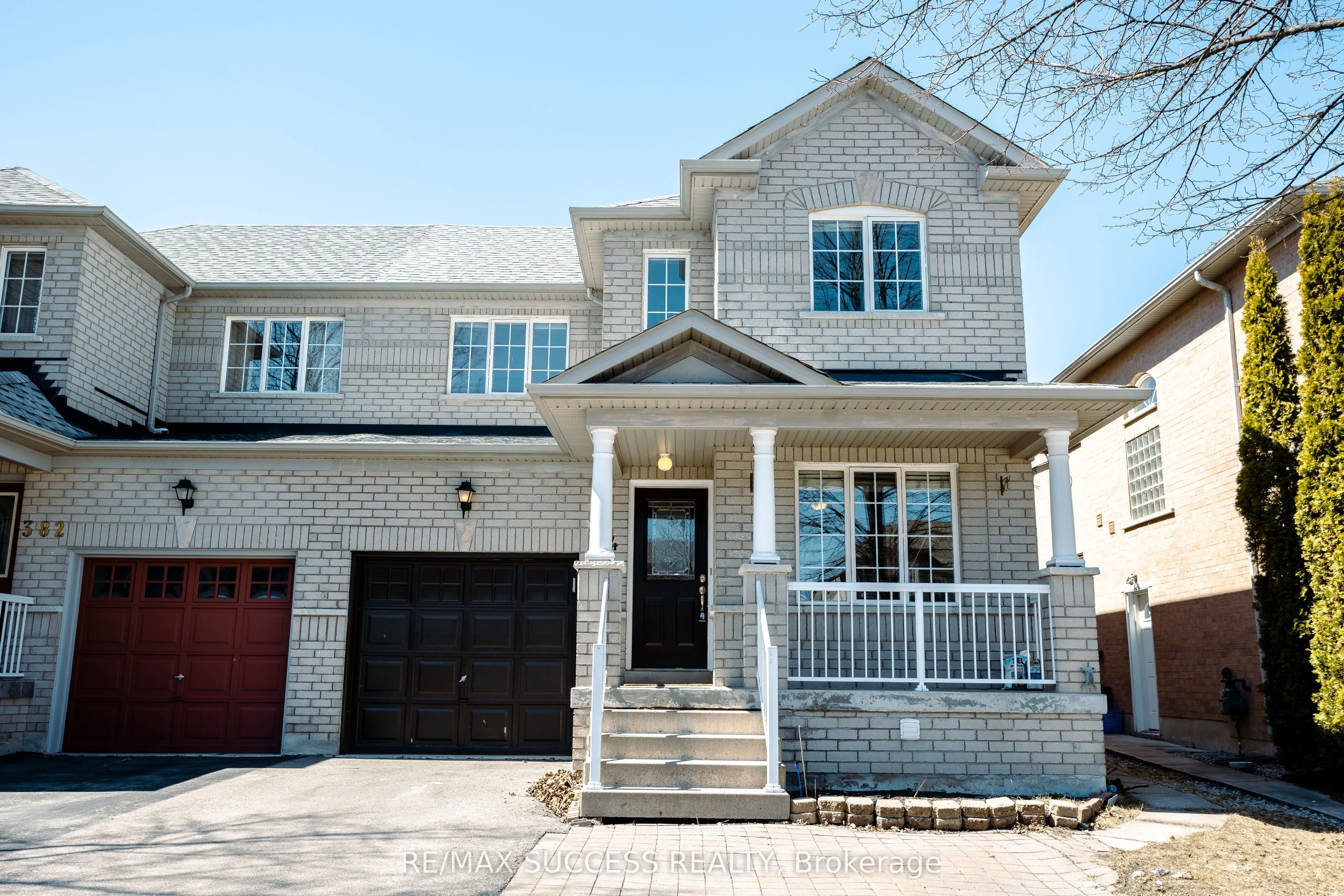 384 Flagstone Way, Newmarket, ON L3X 2R3