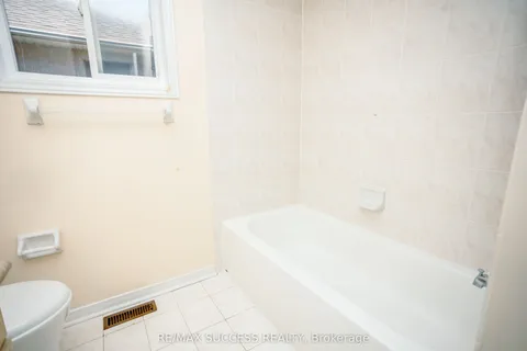 384 Flagstone Way, Newmarket, ON L3X 2R3