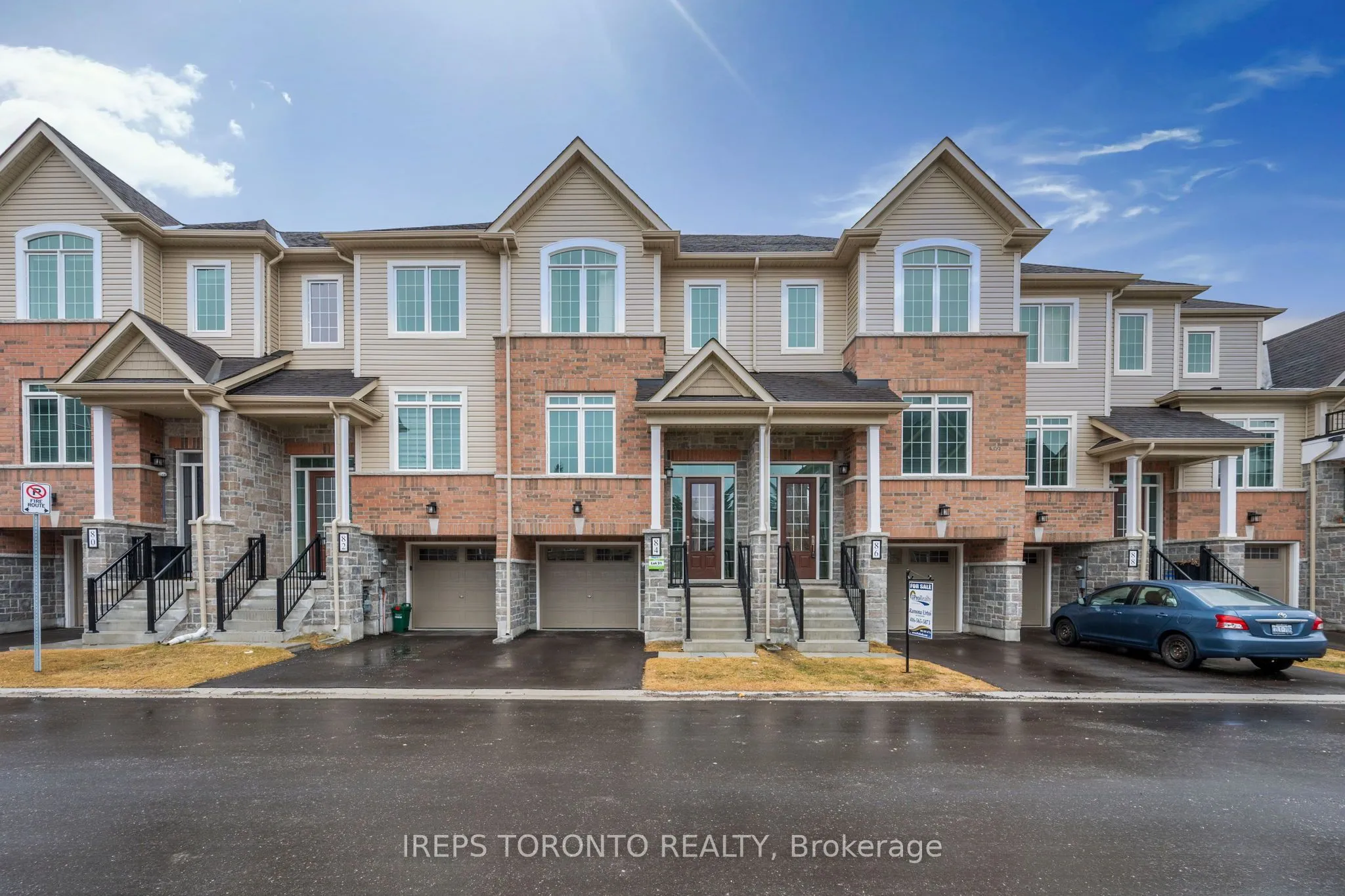 84 Lyall Stokes Circle, East Gwillimbury, ON L0G 1M0