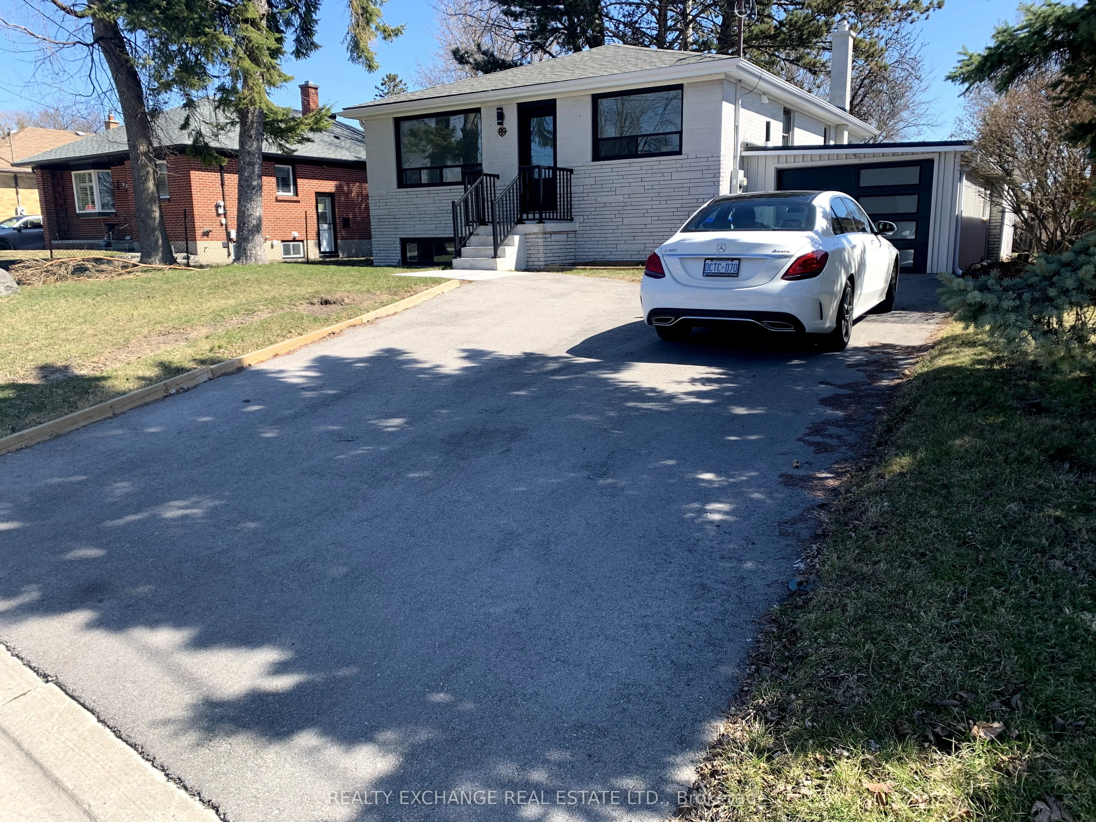 89 Thornton Avenue, Bradford West Gwillimbury, ON L3Z 1N3