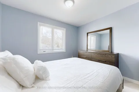 17 Charmuse Lane, East Gwillimbury, ON L9N 1A0