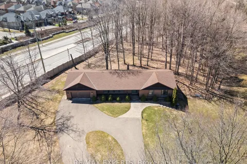 16 Millwood Parkway, Vaughan, ON L4H 4X5