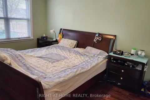 202 Zelda Crescent, Richmond Hill, ON L4C 2Y5
