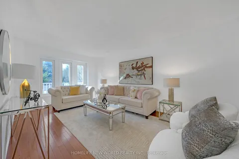 803 Shanahan Boulevard, Newmarket, ON L3X 1P9