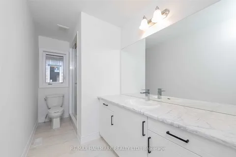 112 Carriage Shop Bend, East Gwillimbury, ON L9N 0Y3