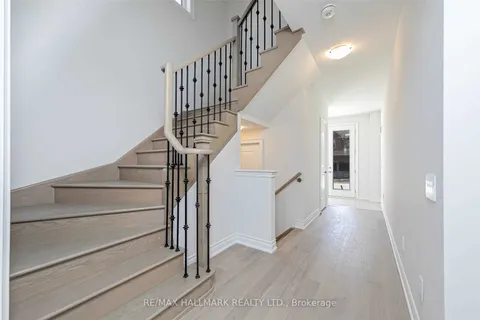 112 Carriage Shop Bend, East Gwillimbury, ON L9N 0Y3