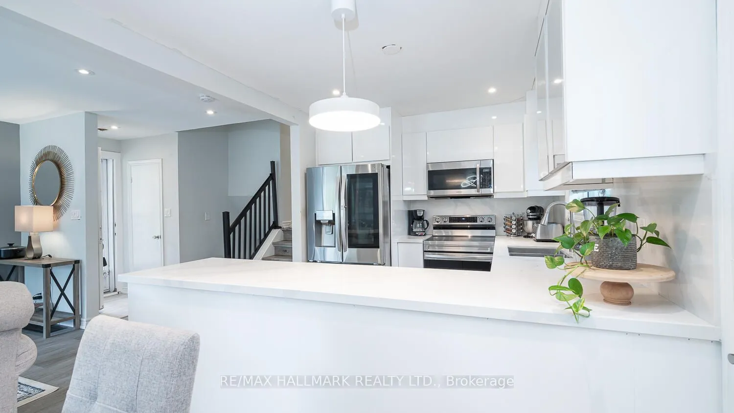 11 Seaton Drive, Aurora, ON L4G 2J9