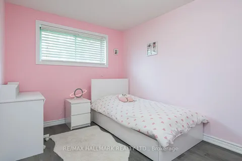 11 Seaton Drive, Aurora, ON L4G 2J9