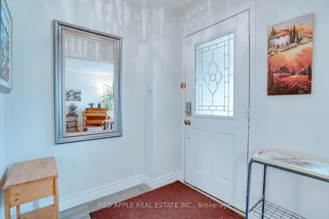 60 Snedden Avenue, Aurora, ON L4G 7K6