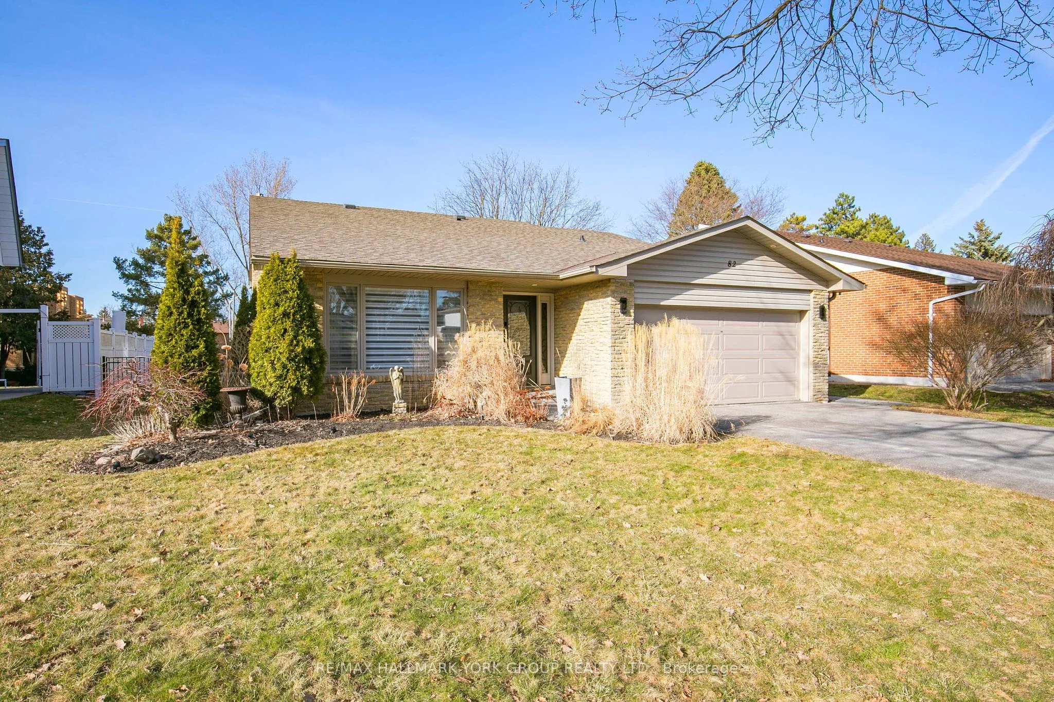 82 Fairway Drive, Aurora, ON L4G 2H4