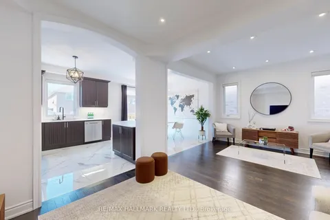462 Ritas Avenue, Newmarket, ON L3X 2N1
