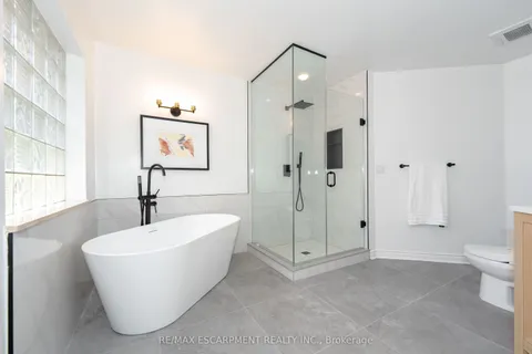 122 Arten Avenue, Richmond Hill, ON L4C 9Y3