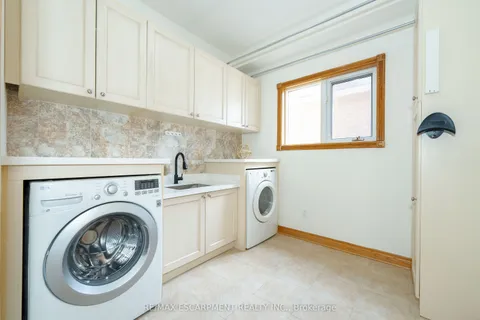 122 Arten Avenue, Richmond Hill, ON L4C 9Y3