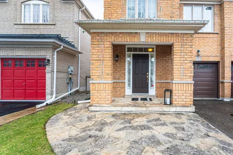 910 Oaktree Crescent, Newmarket, ON L3X 2Z1