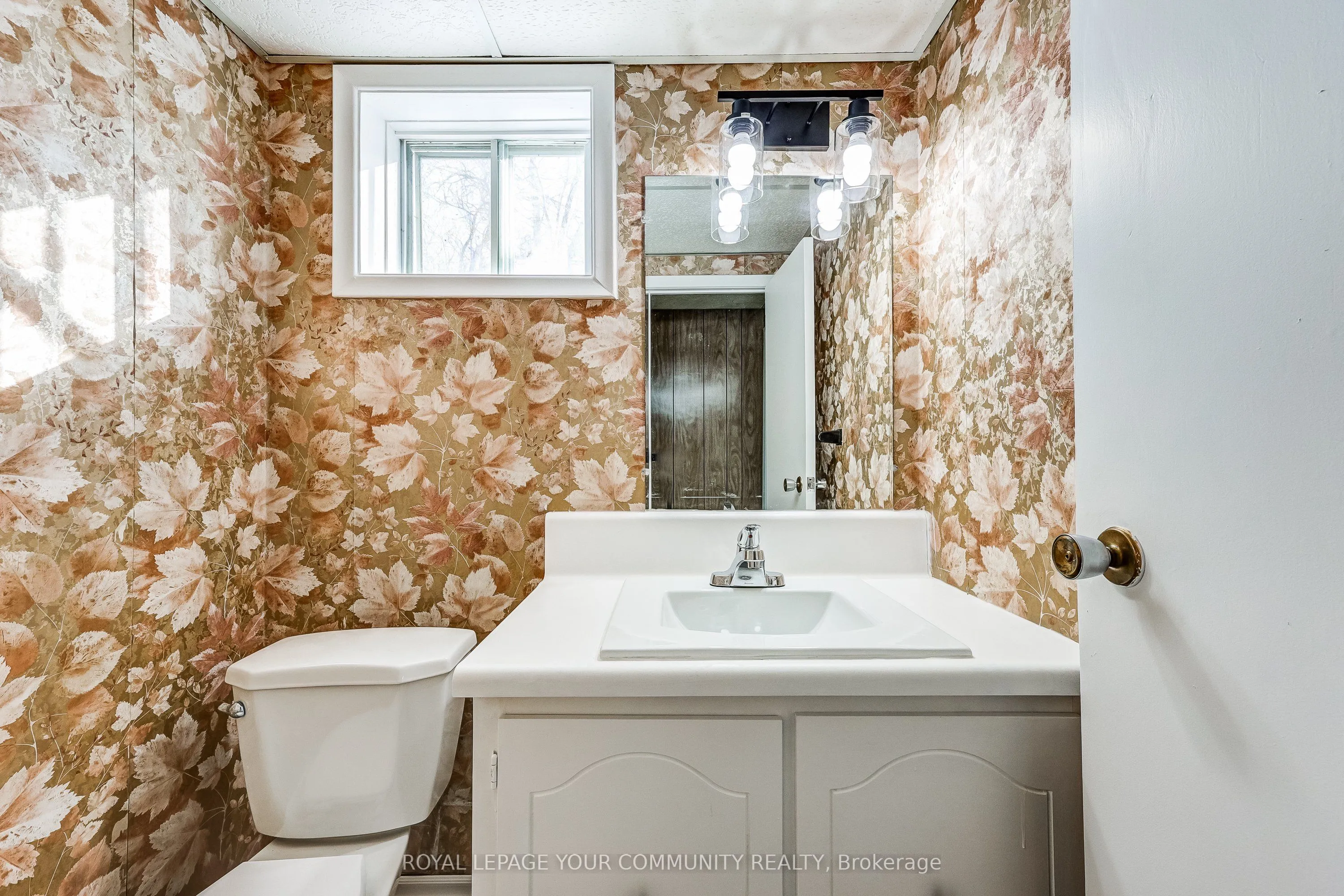 37 Mackay Drive, Richmond Hill, ON L4C 6N9