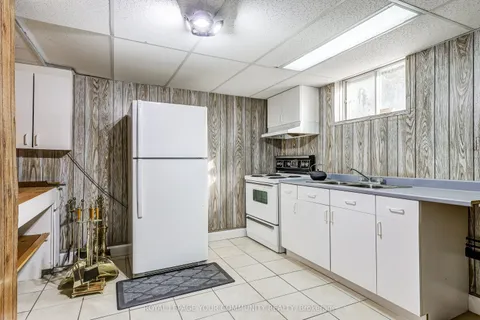 37 Mackay Drive, Richmond Hill, ON L4C 6N9