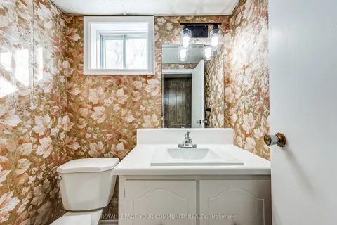 37 Mackay Drive, Richmond Hill, ON L4C 6N9