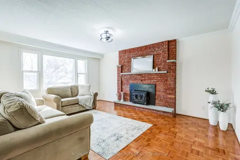 37 Mackay Drive, Richmond Hill, ON L4C 6N9