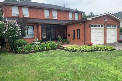 37 Mackay Drive, Richmond Hill, ON L4C 6N9